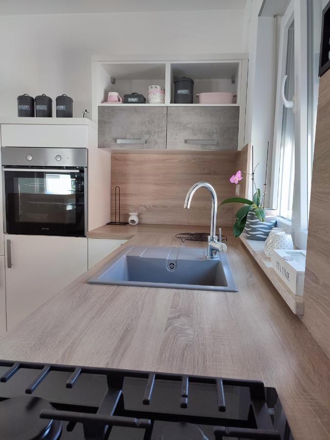 Nina Apartment พูลา ภายนอก รูปภาพ
