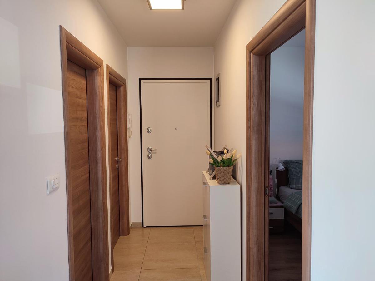 Nina Apartment พูลา ภายนอก รูปภาพ