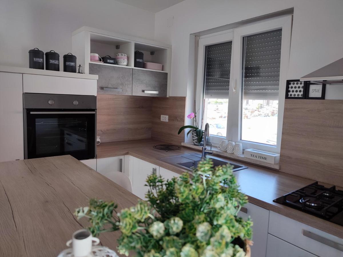 Nina Apartment พูลา ภายนอก รูปภาพ
