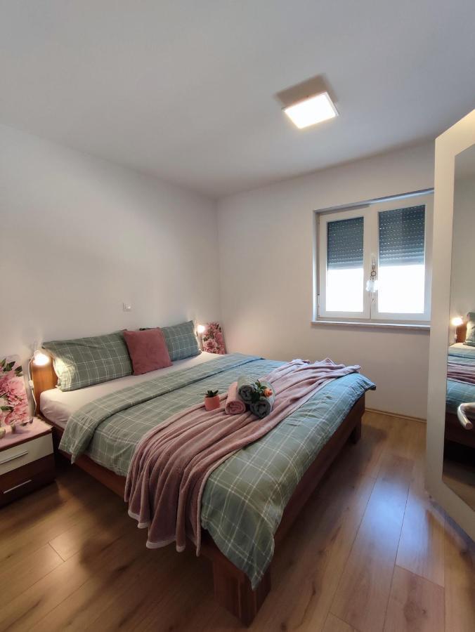 Nina Apartment พูลา ภายนอก รูปภาพ